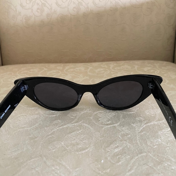 Cat-Eye Full Rim Sunglasses - Picture 3 of 7